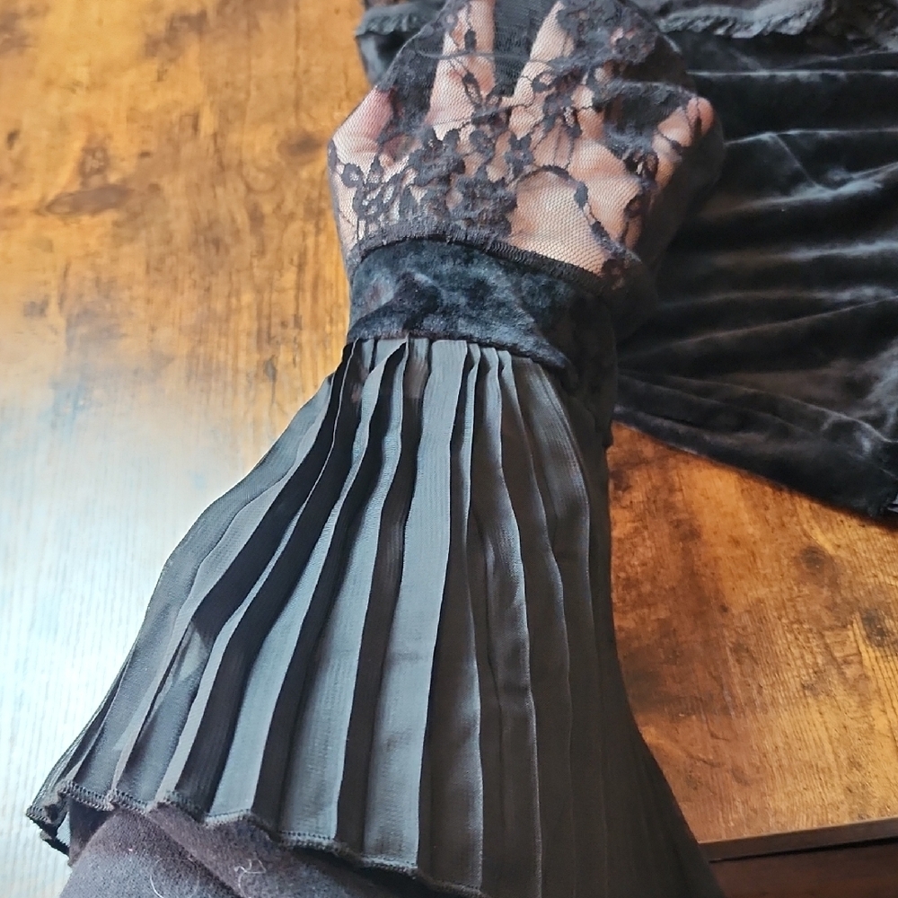 THE PYRAMID COLLECTION | Black Velvet Lace Goth Pleated Bell Sleeve Top | 3X - Picture 10 of 12